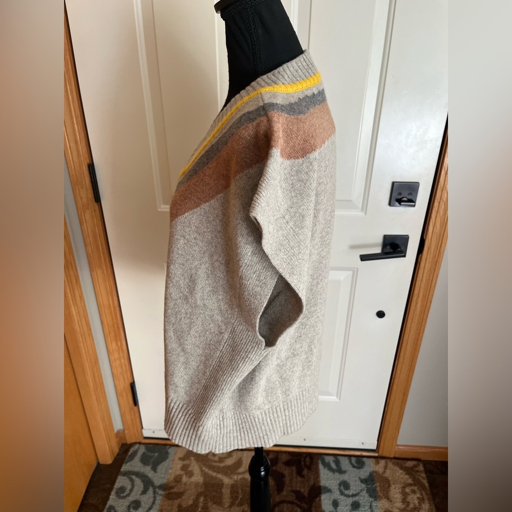 New Fate women’s gray 80% wool v neck chevron oversized sweater vest. Size small - Picture 4 of 14